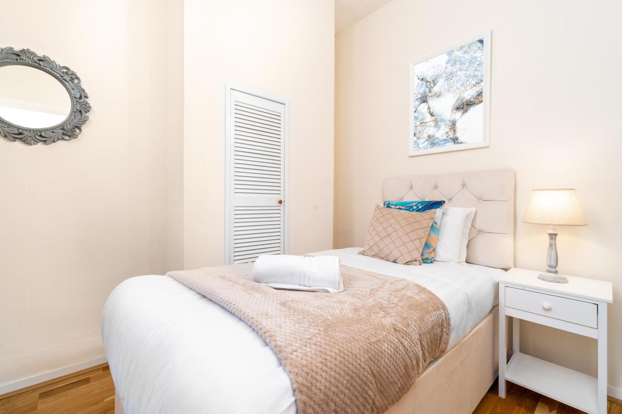 Luxury 3 Bedroom House - Harborne - Parking - Garden - Wifi & Netflix 122G 버밍엄 외부 사진