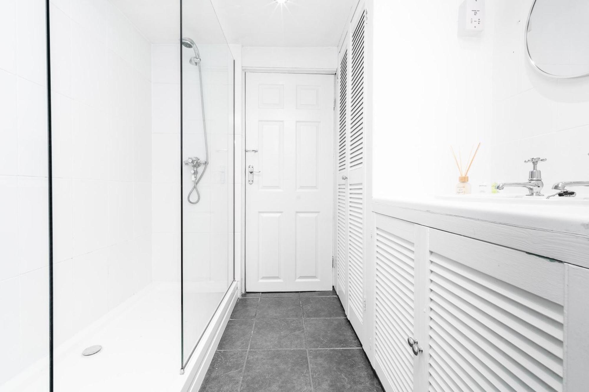 Luxury 3 Bedroom House - Harborne - Parking - Garden - Wifi & Netflix 122G 버밍엄 외부 사진